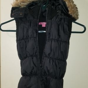 Take Out girls vest w/ fur trim hood. Sz:7